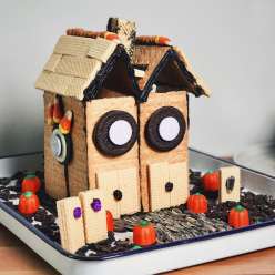 Haunted Gingerbread House: 10/25/16