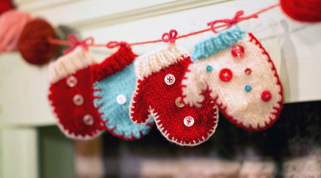 Holiday Mitten Garland