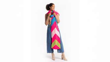 Triangular Knit Scarf