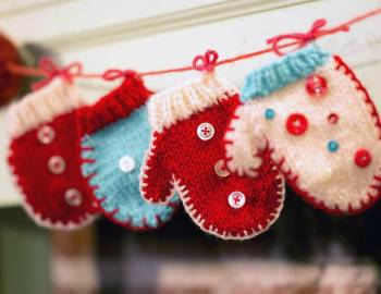 Holiday Mitten Garland