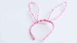 Learn how to create Easter Bunny ears in this Easter project for kids. Easy and fun to make, this craft is a great Easter idea and spring craft for a children’s party activity. 