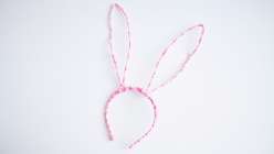 Learn how to create Easter Bunny ears in this Easter project for kids. Easy and fun to make, this craft is a great Easter idea and spring craft for a children’s party activity. 