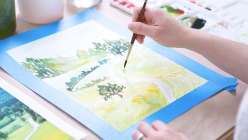 Yao Cheng teaches you how to paint roses, tulips, and peonies. This painting class focuses on layering techniques, using watercolors to paint abstract paintings and landscapes.