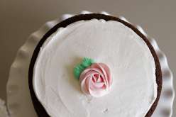Emily Tatak of Wilton teaches you how to bake a cake while avoiding the three C’s (crowning, cracking, and crumbing). The cake decorating portion of this class will teach you to use buttercream and ice the cake like a pro.
